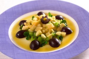 La fructosa es el azúcar de la fruta y también se encuentra en el azúcar de mesa.