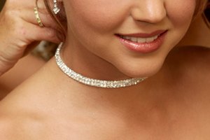 Crea una cara y un cuello esbeltos enfocando la pérdida de peso.