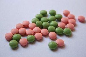 La amoxilina no sirve para tratar las verrugas genitales.