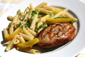 La cena debe incluir algún tipo de proteína.