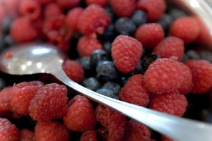 Las bayas variadas son saludables para los niños.