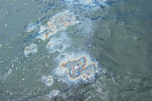 El petróleo es uno de los más visibles contaminantes del agua, pero otros minerales también puede ser peligrosos, incluso tóxicos, en el agua.