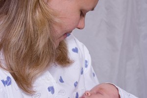 Crear una lista de regalos para tu bebé permite a amigos y familiares comprar cosas para tu recién nacido.