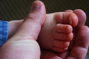 Usa los pies para determinar el tiempo de llenado capilar.