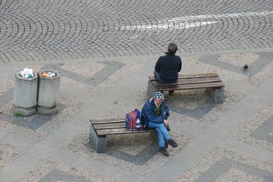 Gente sin trabajar.