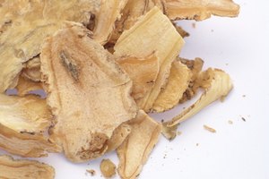 El ginseng siberiano en forma de raíz seca, polvo o líquido puede brindar bienestar.