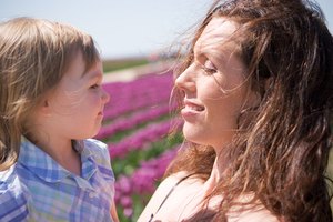 Permanecer emocionalmente disponible para tu hijo significa entender tus nuevos sentimientos.