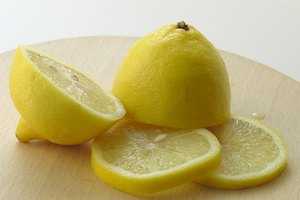El jugo y la cáscara de limón eliminan el acné.
