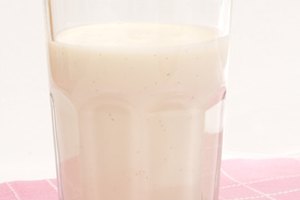 los batidos son fáciles de hacer para un tentempié reductor del colesterol.