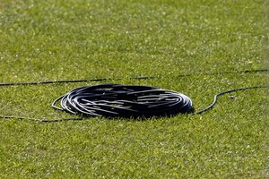 Un ejemplo del exterior de un cable coaxial sin daños.