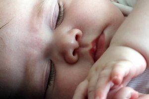 Las necesidades de dormir de los bebés son distintas a la de los padres.