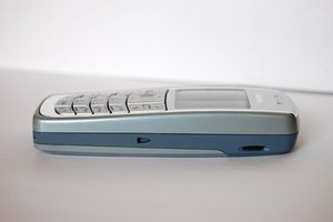 Las compañías de telecomunicación aplican cargos extra para las llamadas a teléfonos celulares internacionales.