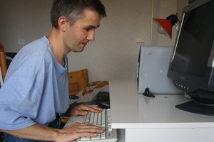 Verifica el uso actual de la memoria RAM.