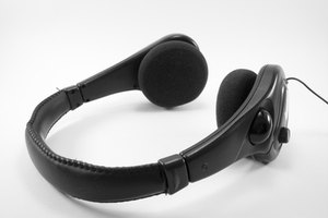 Las almohadillas de espuma cubren los parlantes de los auriculares.