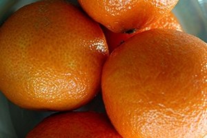 Consume cáscara de naranja para obtener un saborizante lleno de vitaminas.