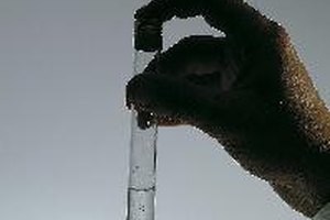 Existe una tasa de falsos positivos entre los probadores que utilizan tanto las pruebas de anticuerpos y pruebas de ARN de entre 2,6 a 5 por ciento.