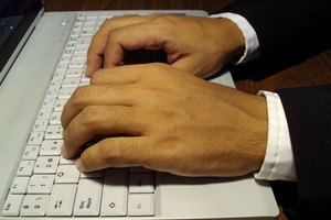 Puedes activar Microsoft Word por teléfono o Internet.