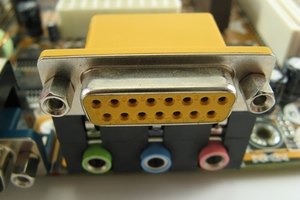 La única parte de una tarjeta madre ATX expuesta al exterior de una computadora es el panel de conexión posterior.