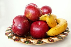 Las frutas, la miel y la savia contienen fructosa.