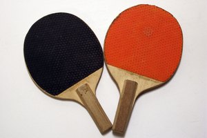 Diferentes tipos de raquetas de tenis de mesa producen resultados distintos.