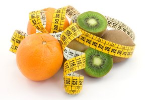 Una dieta saludable, variada y baja en calorías te ayudará a acelerar la pérdida de peso.