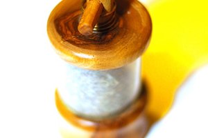 La sal ayuda a mantener el equilibrio del ácido alcalino en el cuerpo.