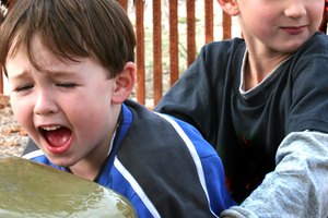 Aprender a ignorar el comportamiento negativo puede ayudar a los niños en muchas situaciones.