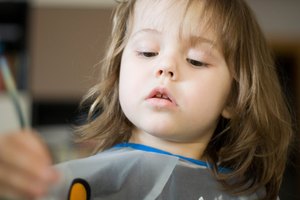 El arte ayuda a los niños a desarrollar habilidades motoras.