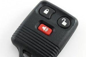 Los controles remotos de bloqueo pueden ser sincronizados desde el asiento del conductor.