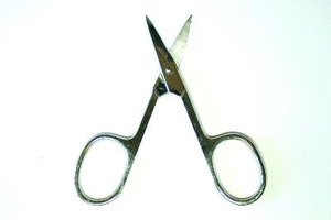 La crioterapia y la extracción quirúrgica son los tratamientos más comunes para el papiloma de la conjuntiva.