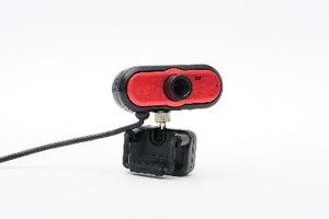 La cámara web de tu computadora te permite hacer llamadas de video a amigos, pero también se puede utilizar para propósitos nefastos por los hackers.