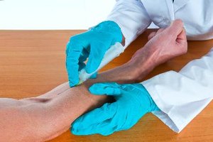 Los niveles de lipasa ayudan a diagnosticar la pancreatitis.