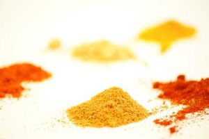 El polvo de la cúrcuma tiene una larga historia de usos en la cocina y medicina.