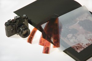 Se ha integrado a la Canon AE-1 Program un objetivo de 50 mm, lo que la convierte en un equipo SLR competente.