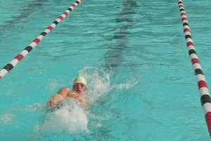Se requiere de fuerza para la natación.