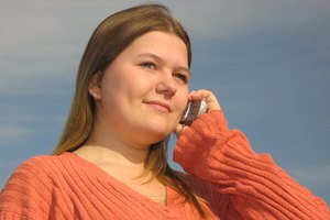 Usar celulares en el exterior durante una tormenta eléctrica puede ser peligroso para tu salud.