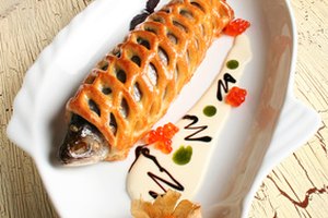 Las carnes y los pescados, sobre todo los que están curados o procesados, pueden desencadenar los síntomas en algunos pacientes de IC.