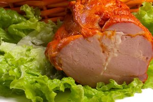 Debes consumir una porción de proteína una o dos horas antes de acostarte para ayudar a estabilizar los niveles de azúcar antes del período de ayuno prolongado durante el sueño.