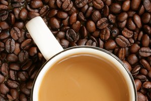 El café y las bebidas carbonatadas pueden empeorar los síntomas de una úlcera de estómago.