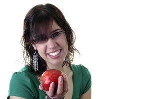 Una dieta saludable puede ayudar a los adolescentes a prevenir la aparición de las estrías.