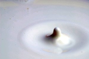 La leche puede nutrir y humectar la piel.