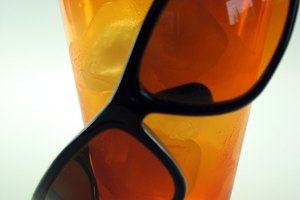 La vitamina C ayuda a proteger tus ojos del daño de la luz negra.