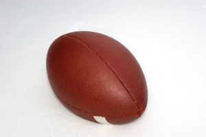 Las reglas de fútbol no permiten a un receptor correr de vuelta dentro del campo para atrapar un pase después de irse fuera de los límites.