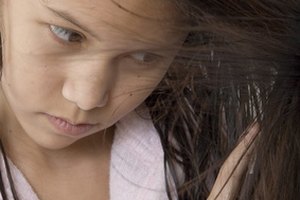 Hay varias maneras de ayudar al cabello dañado.
