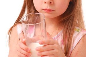 Los fabricantes fortifican la leche con vitamina D para incrementar tu consumo diario.