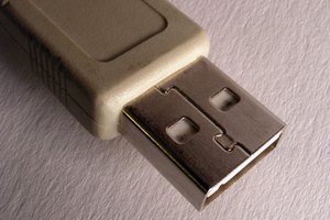 Soluciona problemas de tu iPhone congelado conectándolo a un puerto USB de gran potencia.