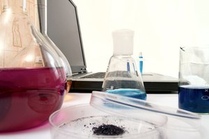 Dependiendo del tipo de químicos que piensas almacenar, es importante el lugar y la forma de almacenamiento.
