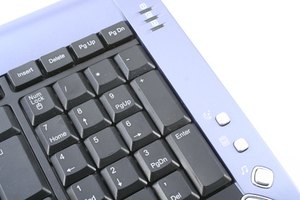 Los teclados de computadoras portátiles no tienen panel numérico.
