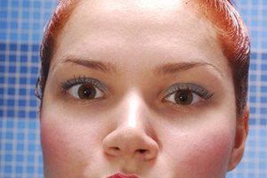 Aprende a quitar las manchas de tinte de tu piel.