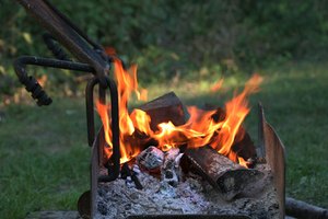 Una parrilla es a menudo una de las pocas maneras de cocinar cuando se está de campamento.